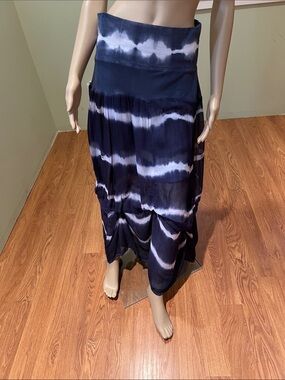 Tie-Dye Maxi Skirt in Blue and white tie dye Size L